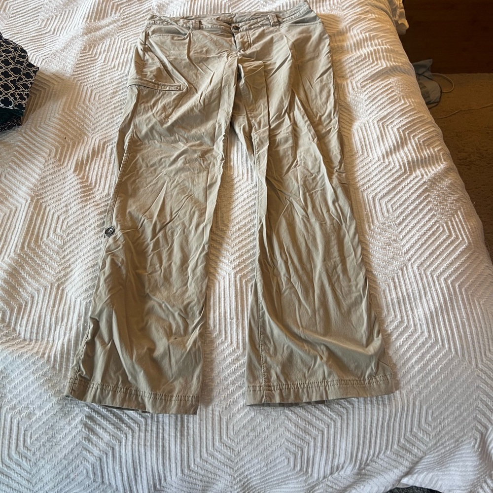 Eddie Bauer Women’s Tan Cargo Pants size‎ 10